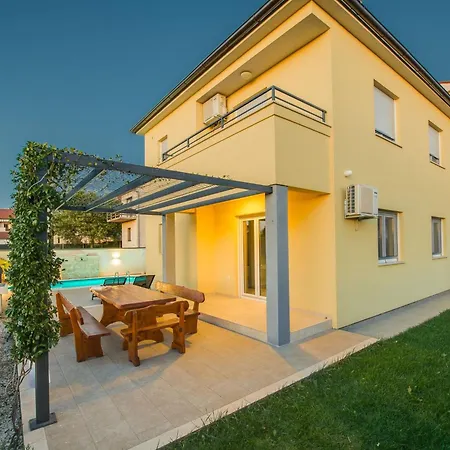 Σπίτι διακοπών Cera Fuer 8 Personen In By Interhome Πούλα