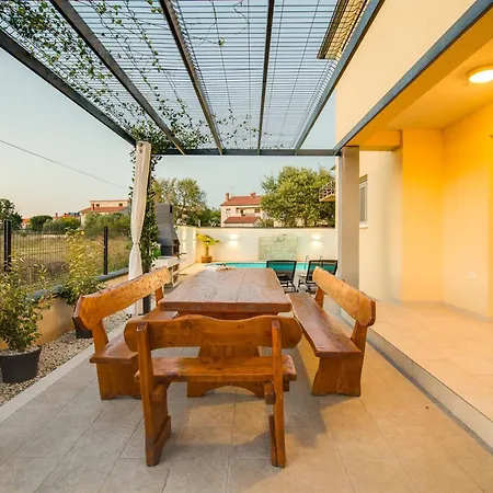 Cera Fuer 8 Personen In By Interhome Σπίτι διακοπών Πούλα