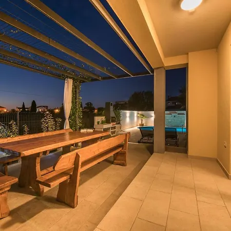Cera Fuer 8 Personen In By Interhome Σπίτι διακοπών Πούλα