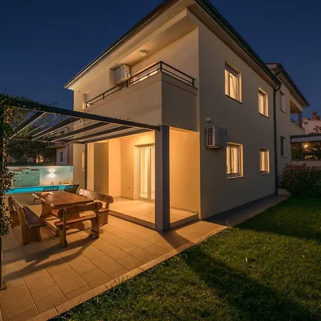 Cera Fuer 8 Personen In By Interhome