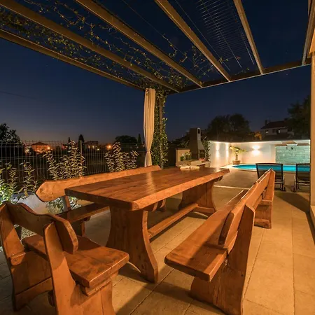 Cera Fuer 8 Personen In By Interhome Σπίτι διακοπών Πούλα