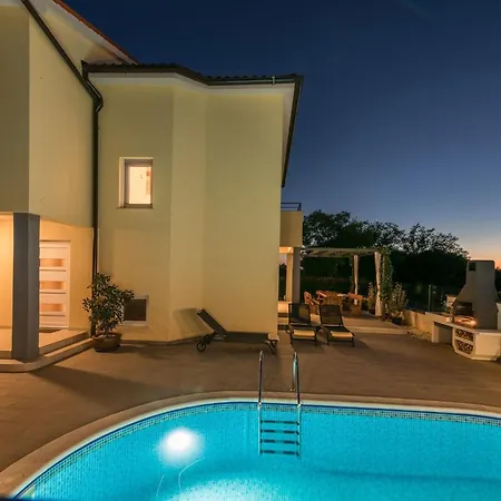 Cera Fuer 8 Personen In By Interhome Σπίτι διακοπών Πούλα