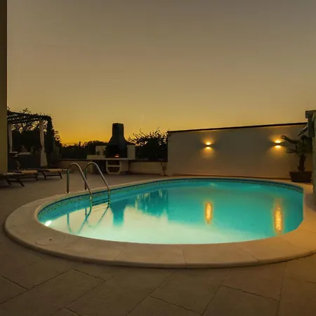 Cera Fuer 8 Personen In By Interhome Πούλα