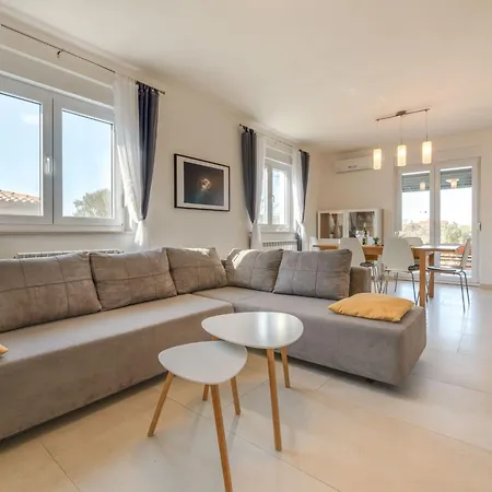 Cera Fuer 8 Personen In By Interhome