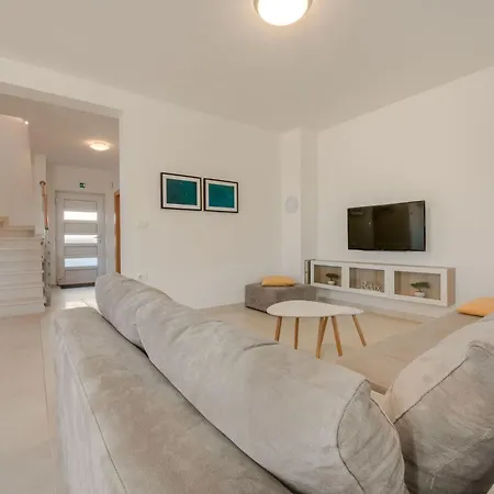 Cera Fuer 8 Personen In By Interhome Σπίτι διακοπών Πούλα