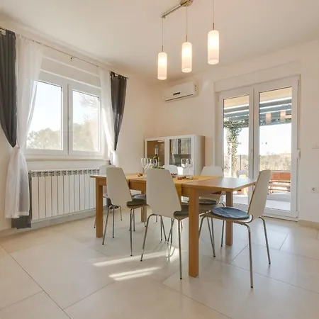 Cera Fuer 8 Personen In By Interhome * Πούλα