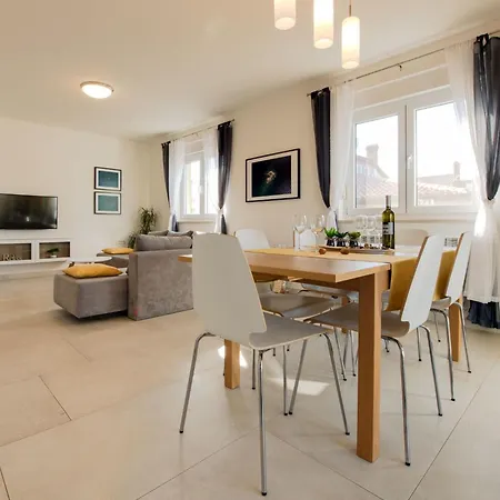 Σπίτι διακοπών Cera Fuer 8 Personen In By Interhome