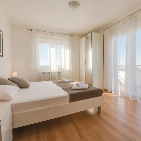 Cera Fuer 8 Personen In By Interhome * Πούλα