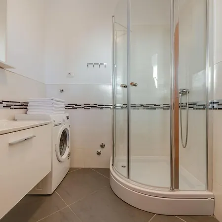 Cera Fuer 8 Personen In By Interhome Σπίτι διακοπών Πούλα