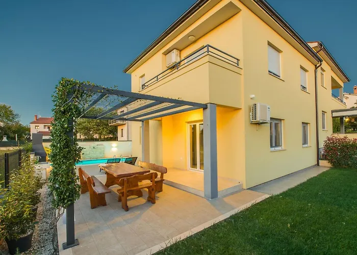 Prázdninový dům Cera Fuer 8 Personen In By Interhome Pula