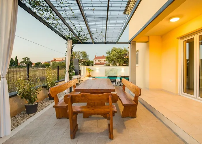 Cera Fuer 8 Personen In By Interhome Prázdninový dům Pula