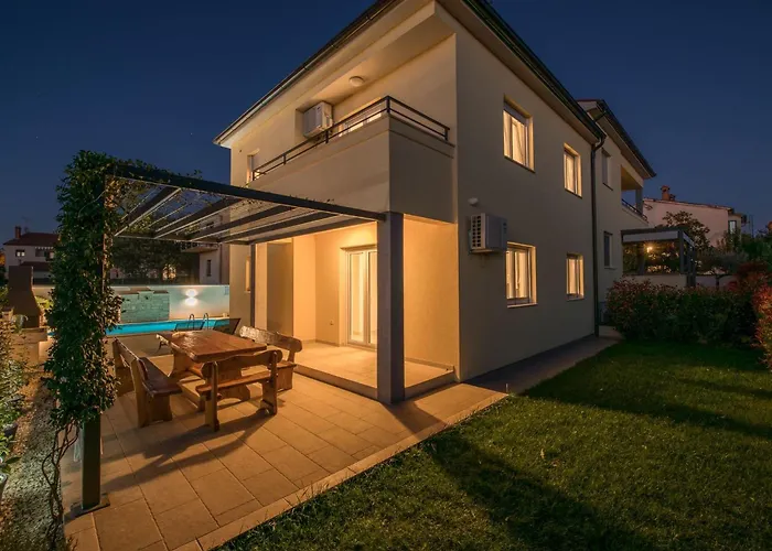 Cera Fuer 8 Personen In By Interhome