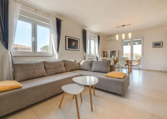 Cera Fuer 8 Personen In By Interhome