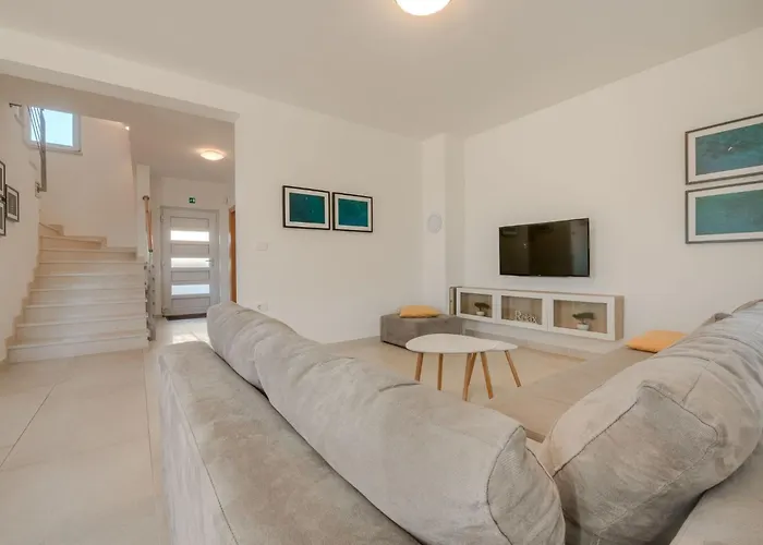 Cera Fuer 8 Personen In By Interhome Prázdninový dům Pula