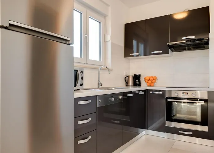 Cera Fuer 8 Personen In By Interhome * Pula