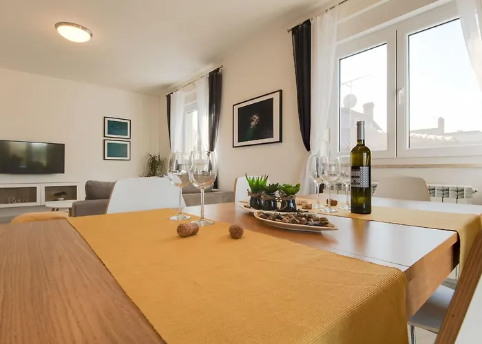 Prázdninový dům Cera Fuer 8 Personen In By Interhome Pula