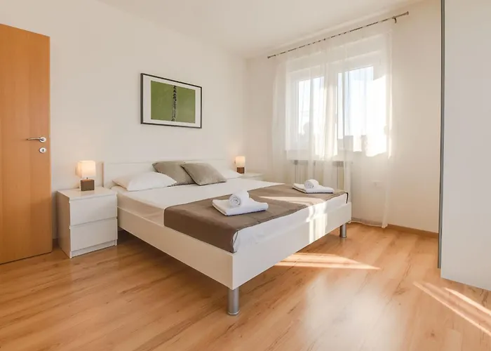Cera Fuer 8 Personen In By Interhome * Pula